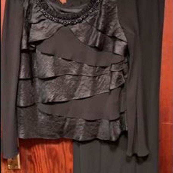 2 Piece Elegant Sheer Sleeve Beaded Pant Suit - Picture 2 of 3